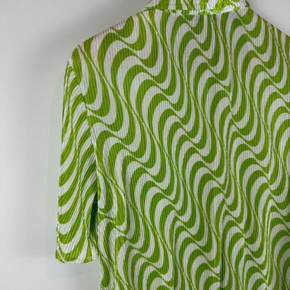 She + Sky Green and White Wave Retro Pattern Shirt - Picture 7 of 13